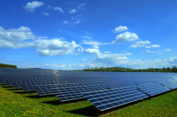 Fotolia_22386377_XS_Solarpark_200